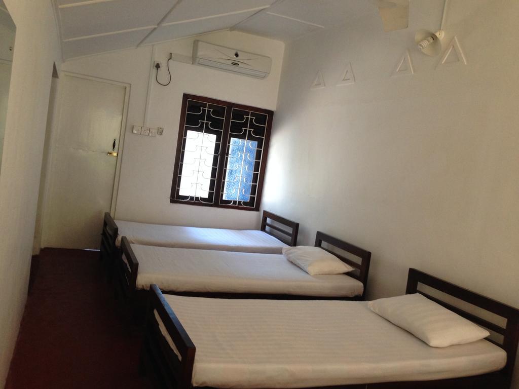 Hamilton House Hotel Negombo Room photo