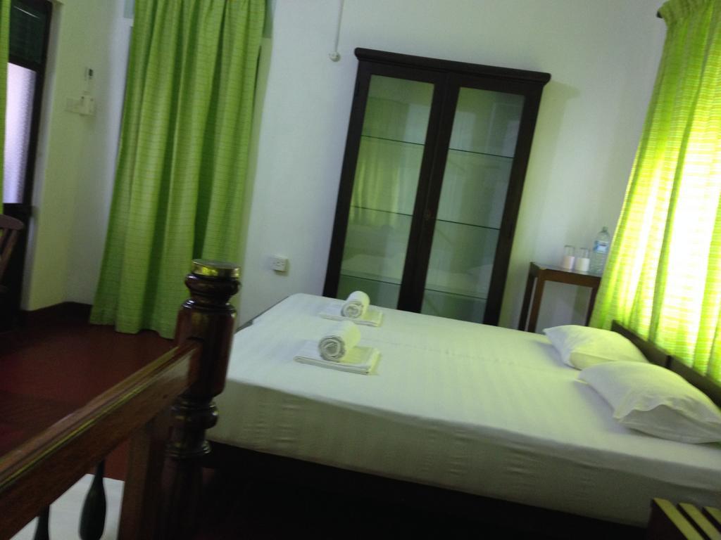 Hamilton House Hotel Negombo Room photo