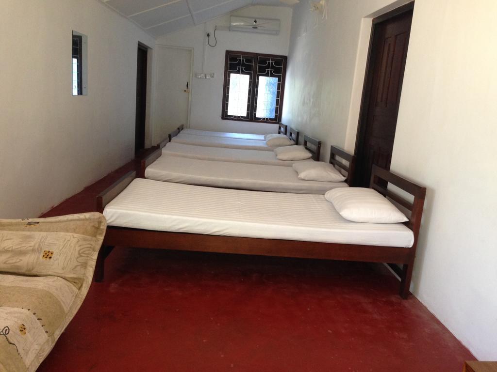 Hamilton House Hotel Negombo Room photo